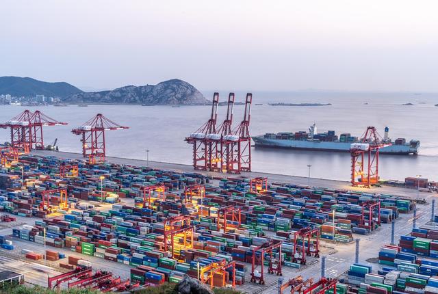 什么是集装箱码头？集装箱码头的界说、功效和组成