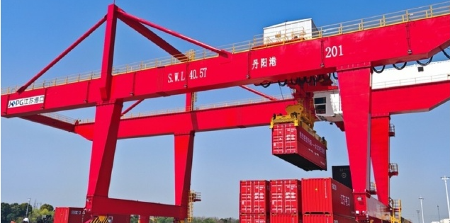 丹阳港，镇江最大的内河集装箱码头