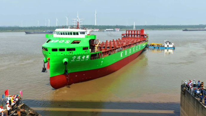 历史性突破！全球最大万吨级纯电动智能海船，乐成下水