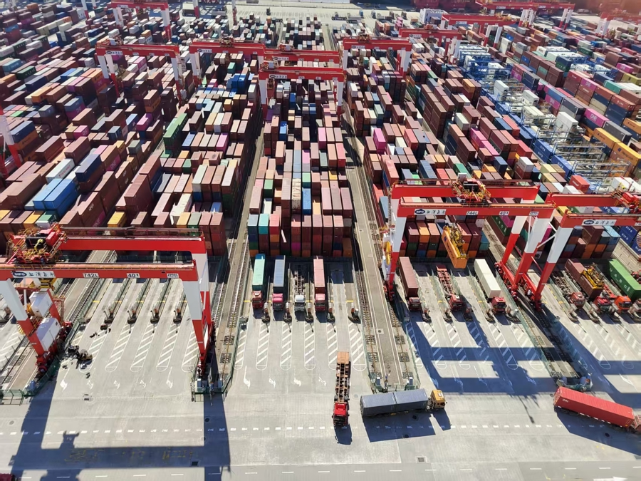 洋山港吞吐量立异高，上海港稳居全球第一彰显外贸“硬实力”