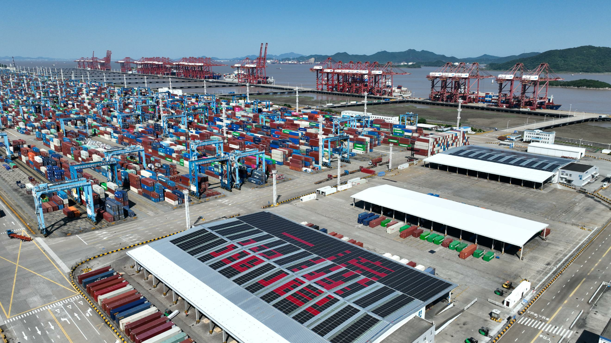 宁波舟山港2025年集装箱吞吐量突破3000万标箱，创历史新高